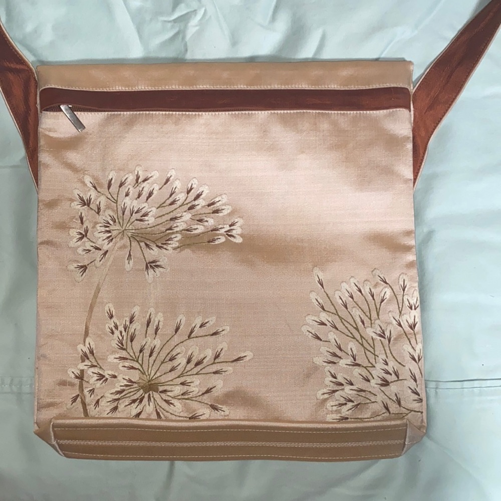 Unbranded crossbody tote bag.